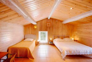 3 soverom, strykejern/-brett, wi-fi og sengetøy