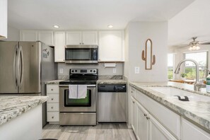 Condo, 2 Bedrooms | Private kitchen | Fridge, oven, coffee/tea maker, toaster - Villa Stone Creek 2 Bedroom Condo by RedAwning (Scottsdale)