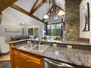 Townhome, 4 Bedrooms | Private kitchen