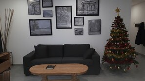 Télévision, livres, espaces bureaux