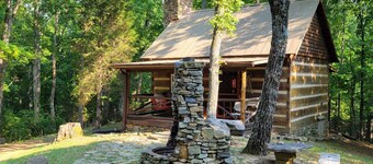 "Cabin for Two" Smoky Mtn Tourist Area/Pool/Fire Pit