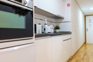 Frigorífic, microones, forn i cafetera i tetera 