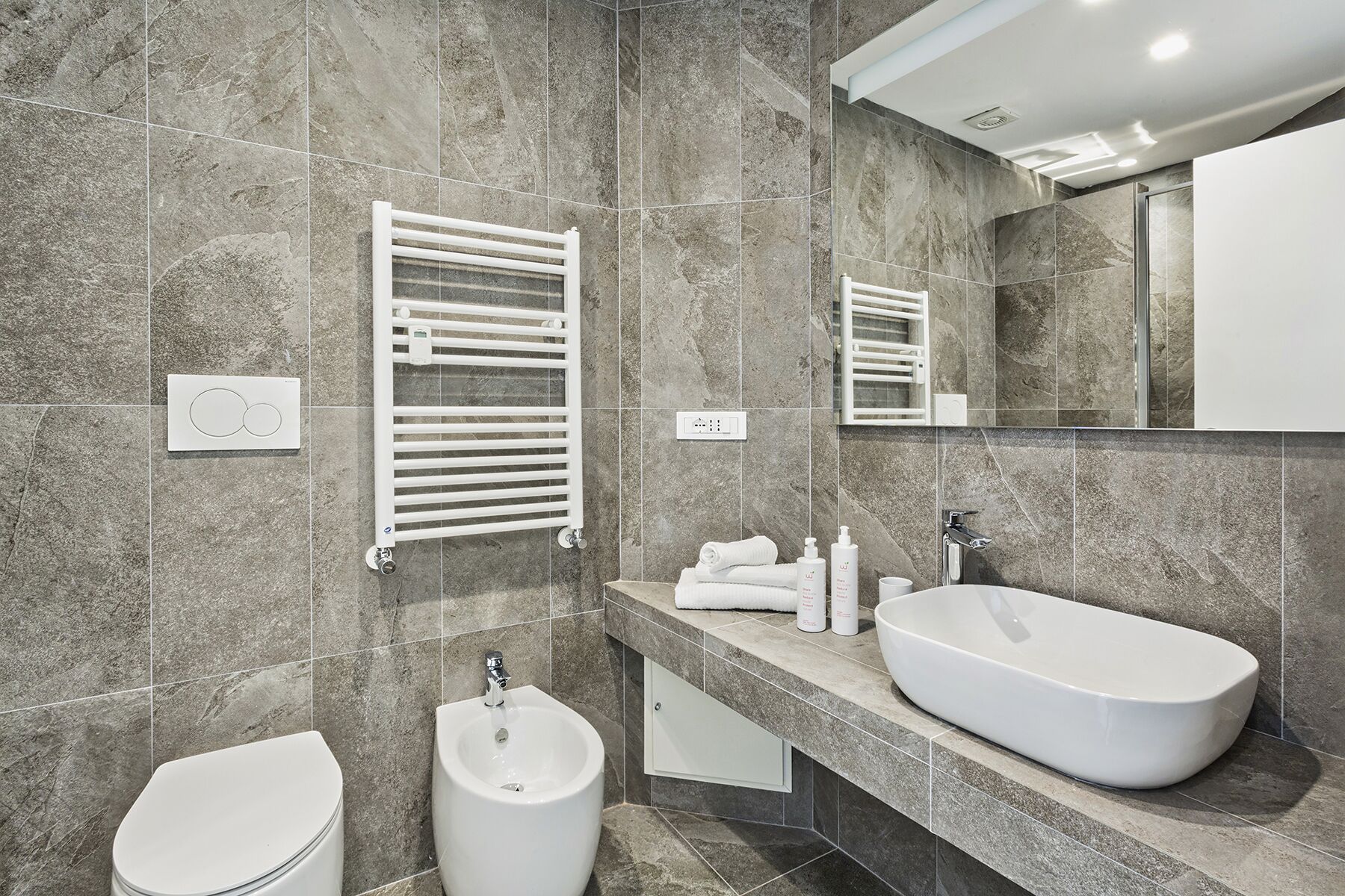 Studio | Bathroom | Shower, hair dryer, soap, shampoo