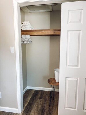 Interior - Downtown Casita- Charming one bedroom, close to Downtown Cody (Cody)