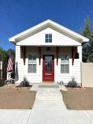 Exterior detail - G.F. Wiard Cottage- New Tiny Home, Walk to historic Downtown Cody, Pet Friendly, Private Yard (Cody)