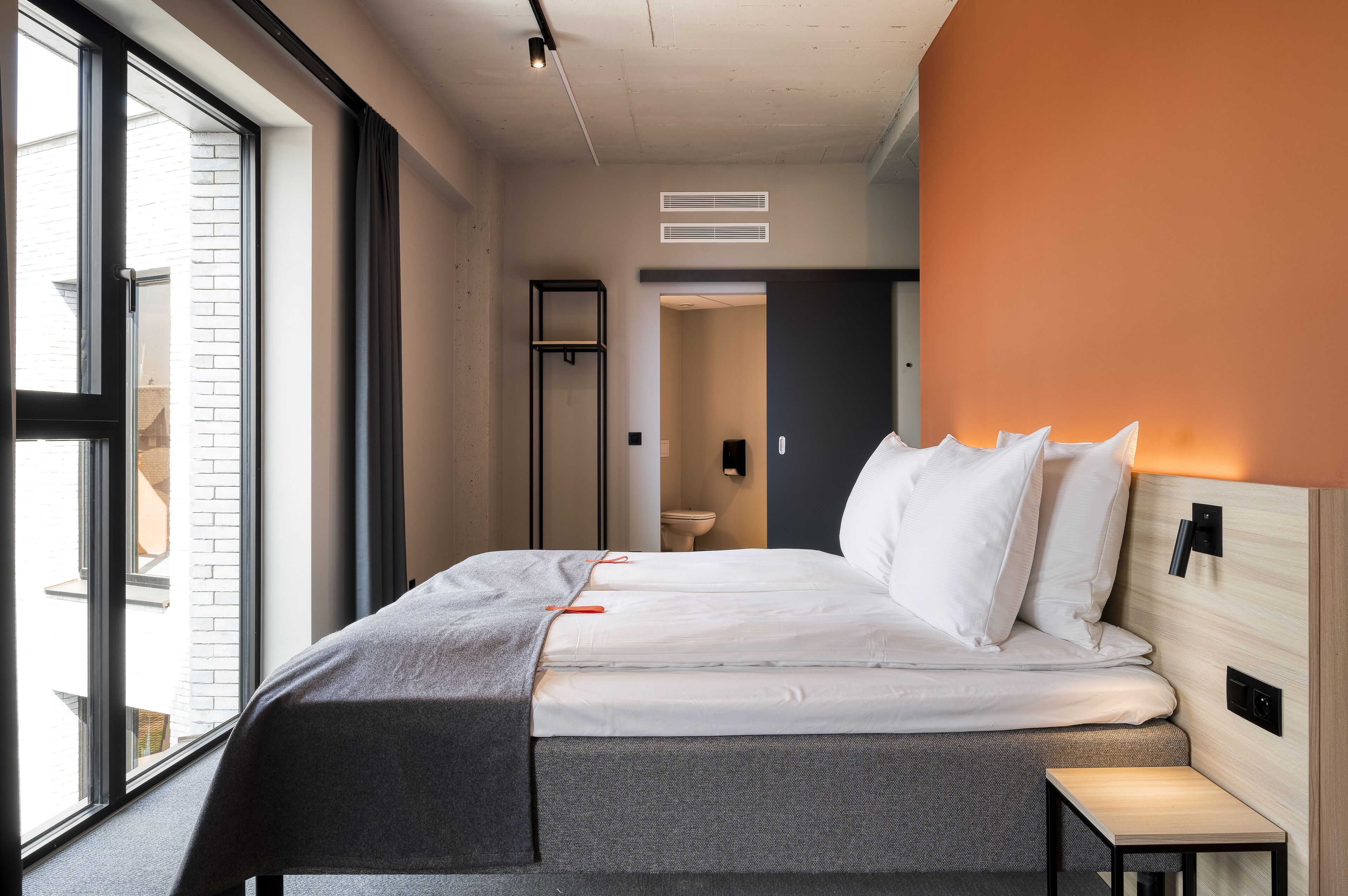 Family Room | Desk, free WiFi, bed sheets