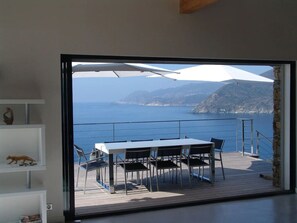 Outdoor dining - Architect's villa in Cap Corse (Pino)