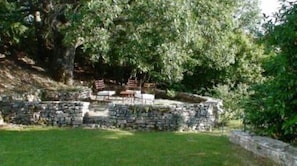 Property grounds - The Gavottes (Revest-des-Brousses)