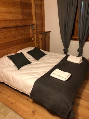 9 makuuhuonetta, silitysrauta/-lauta, internet, vuodevaatteet