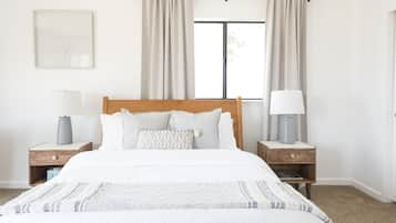 3 bedrooms, desk, iron/ironing board, travel cot