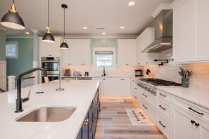 Réfrigérateur, micro-ondes, four, lave-vaisselle