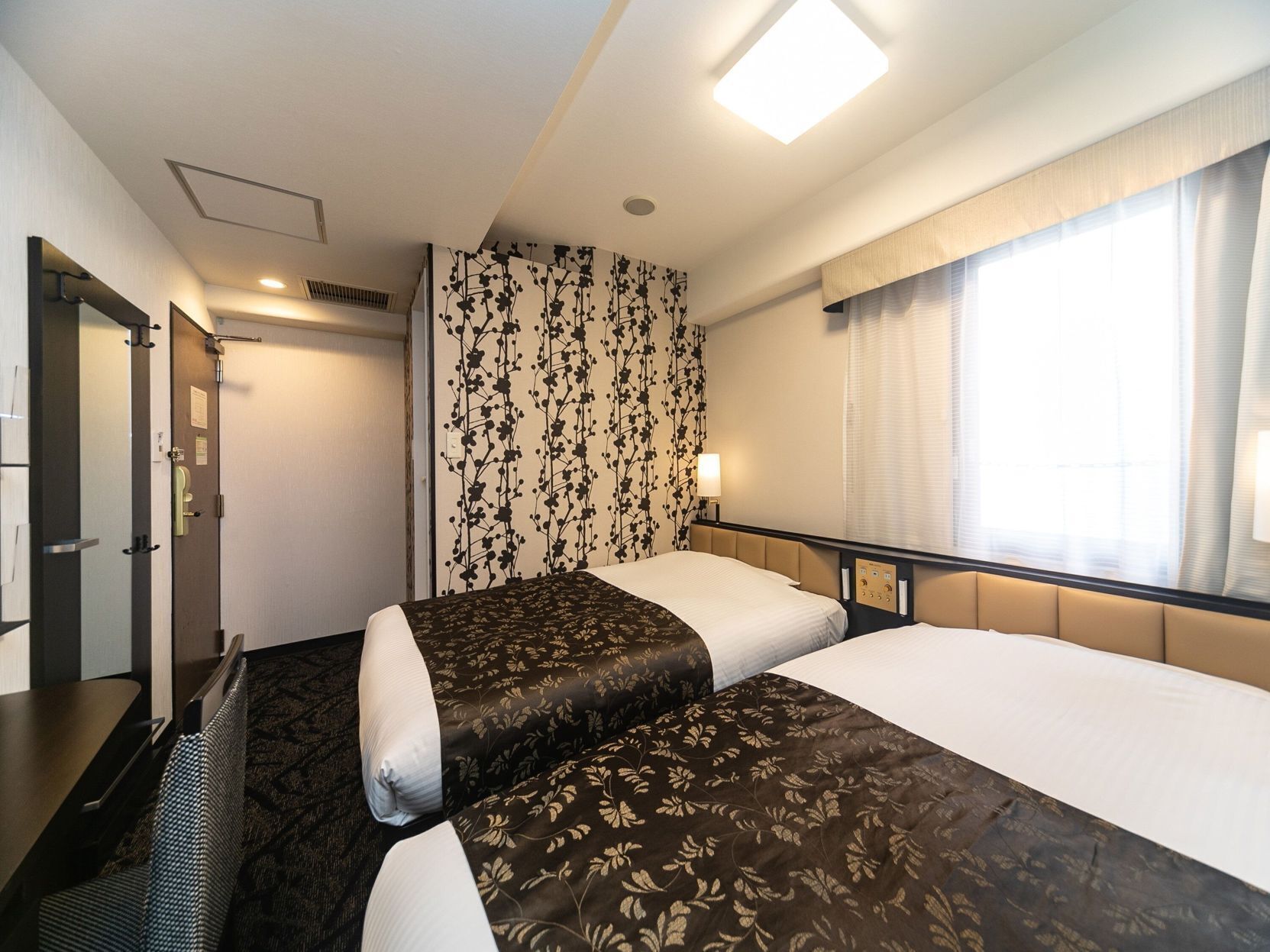 Down duvets, desk, free WiFi