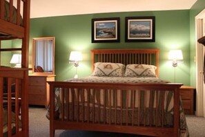 2 bedrooms, iron/ironing board, free Internet, bed sheets