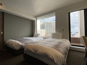 Deluxe Twin Room, Non Smoking | Down duvets, in-room safe, desk, free WiFi - APA Hotel Keikyukamata Ekimae (Tokyo)