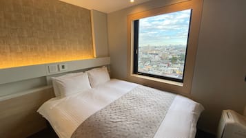 Down duvets, in-room safe, desk, free WiFi