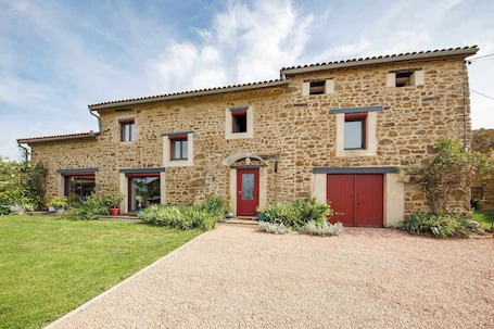 Exterior. Family suite on 2 levels in a peaceful hamlet. Ideal for families