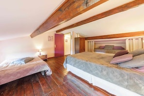 2 bedrooms, free WiFi, bed sheets