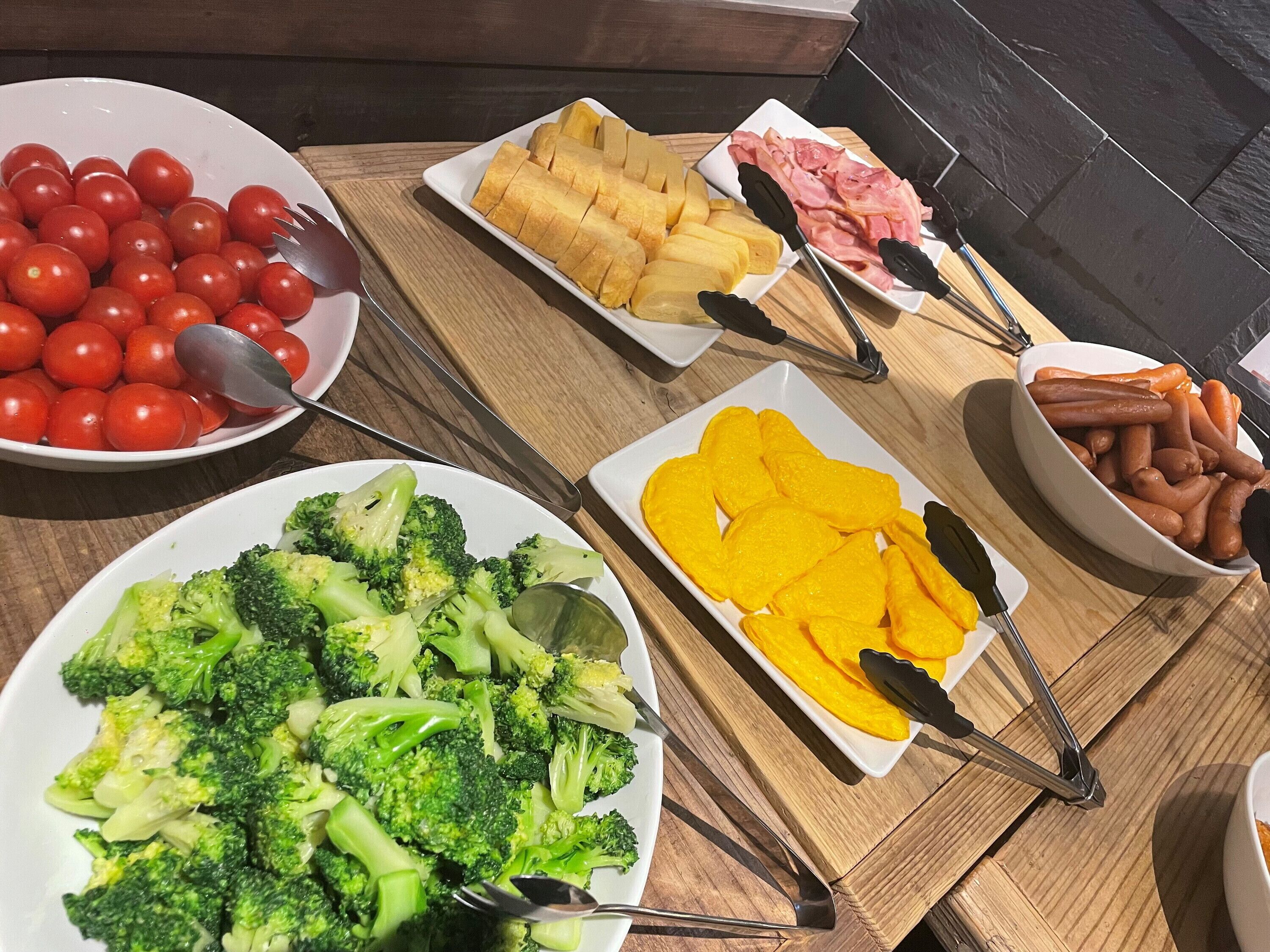 daily buffet breakfast for a fee