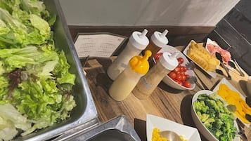 Tägliches Frühstücksbuffet gegen Gebühr