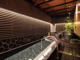 Nhà tắm công cộng