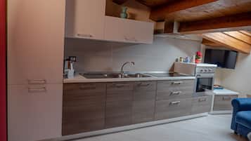 Geladeira, fogão, cooktop, lava-louças