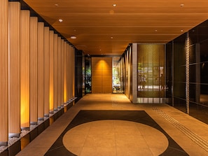 Interior entrance - APA Hotel Shin Osaka Ekimae Tower (Osaka)