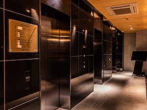 Elevator - APA Hotel Shin Osaka Ekimae Tower (Osaka)