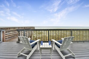 Property grounds - Seabatical-Gulf Front Home with Private Beach Crossover, 3 King suites (Navarre)