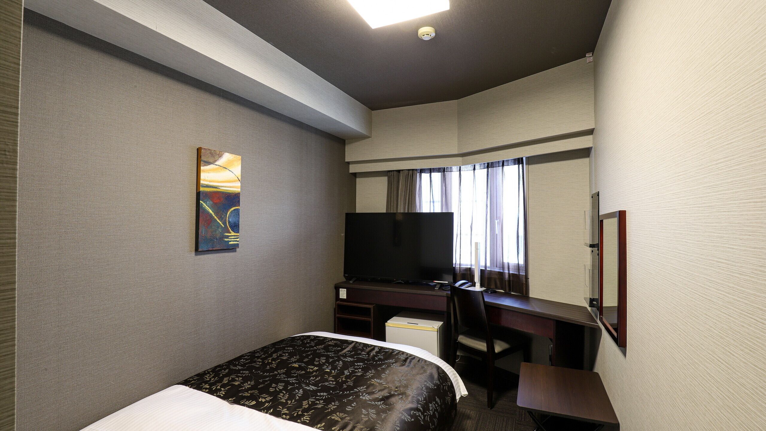 Down duvets, desk, blackout curtains, free WiFi