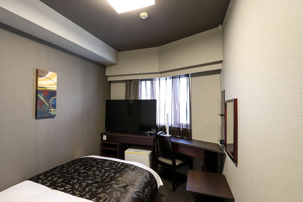 Edredons de pluma, escrivaninha, cortinas blackout, Wi-Fi de cortesia