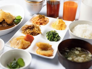 Desayuno bufé gratuito y diario