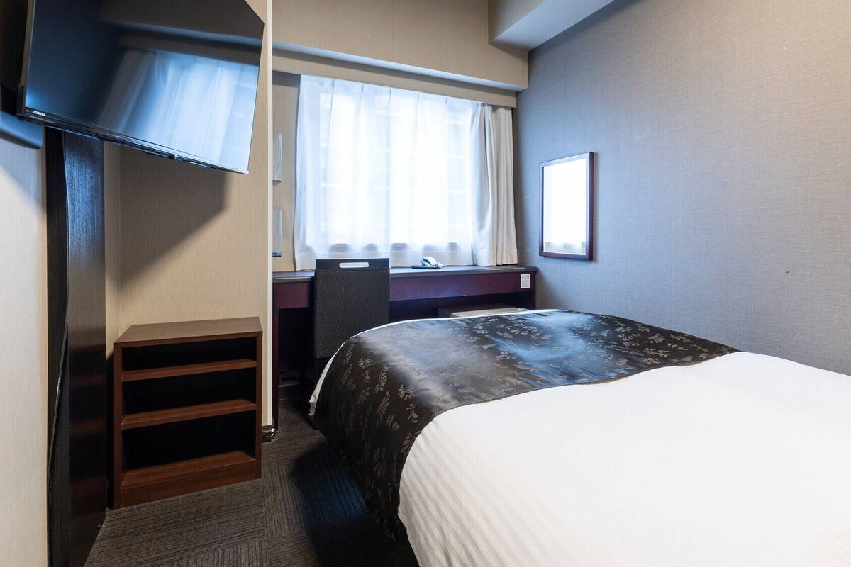 Down comforters, desk, blackout drapes, free WiFi