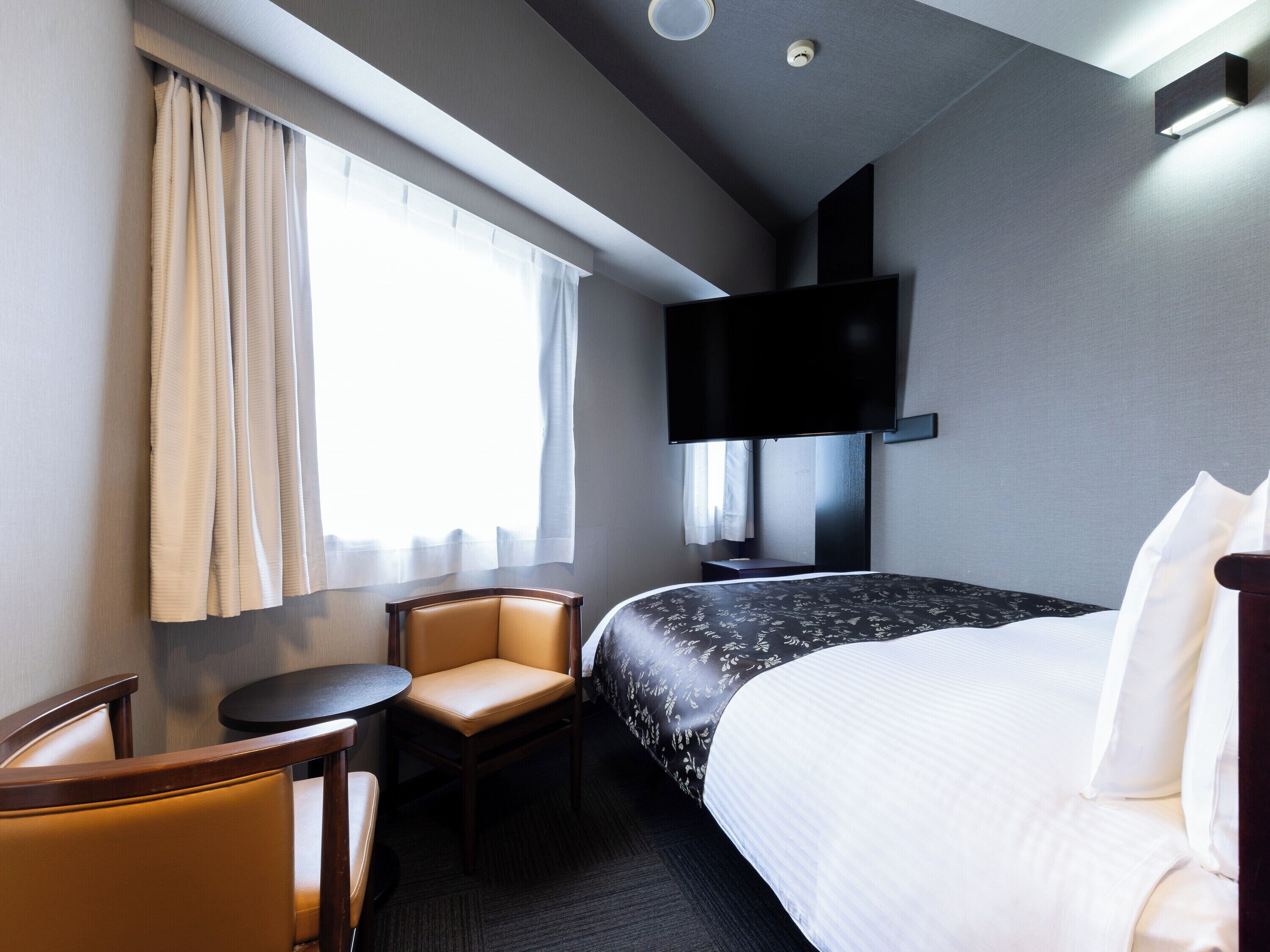 Down duvets, desk, blackout curtains, free WiFi