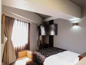 Edredones de plumas, escritorio, cortinas opacas y wifi gratis