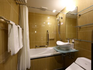 Deluxe Twin Room, Non Smoking | Bathroom | Combined shower/bathtub, free toiletries, hair dryer, slippers - APA Hotel Asakusa Kaminarimon Minami (Tokyo)