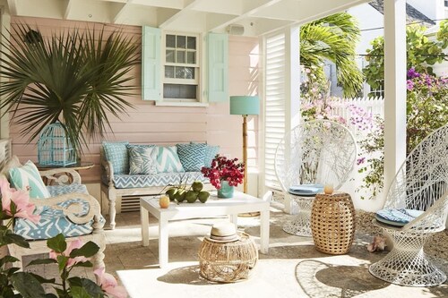 Chatterbox. An Island Home in the Heart of Harbour Island.