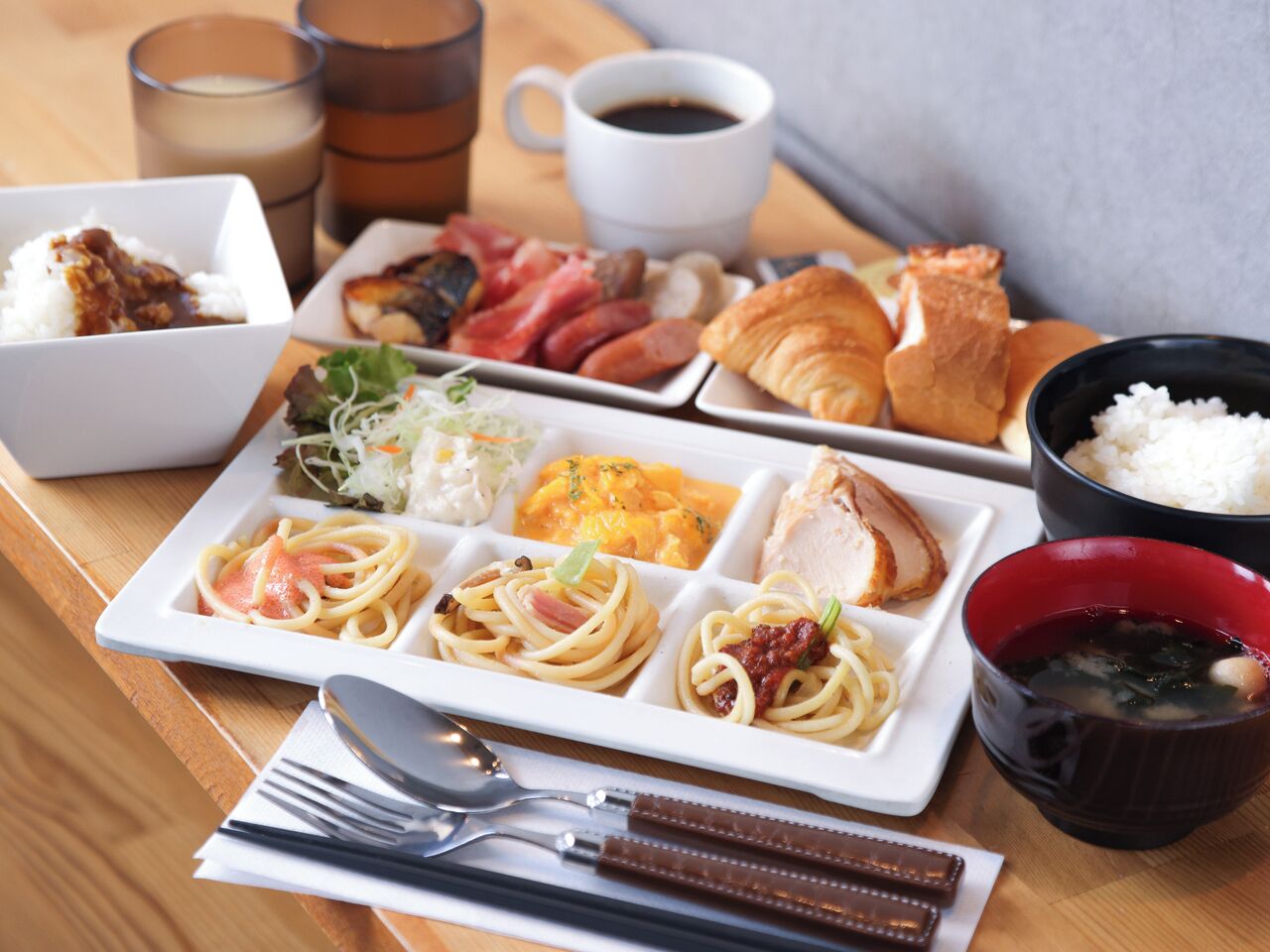 Tägliches Frühstücksbuffet (1200 JPY pro Person)