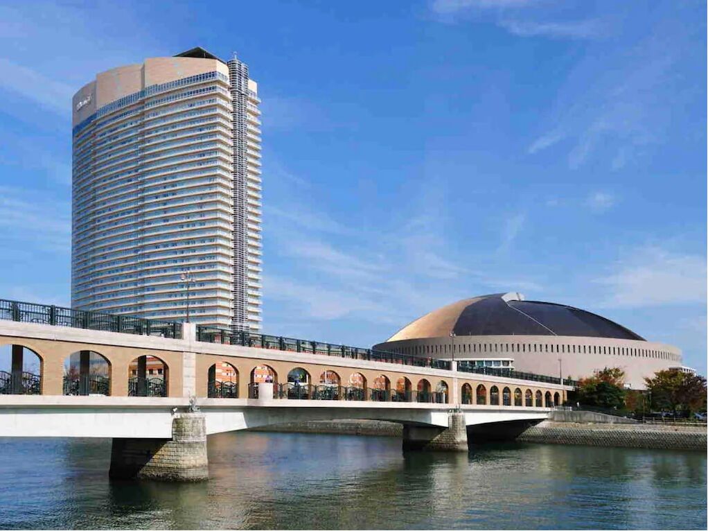 1 bedroom, down duvets, desk, laptop workspace