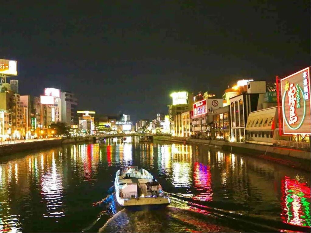 1 bedroom, down duvets, desk, laptop workspace