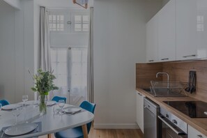 Kühlschrank, Mikrowelle, Ofen, Geschirrspüler