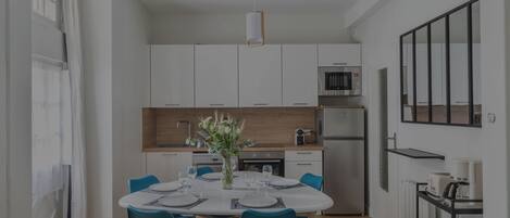 Kühlschrank, Mikrowelle, Ofen, Geschirrspüler