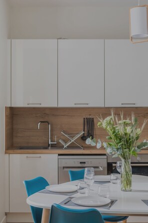 Fridge, microwave, oven, dishwasher