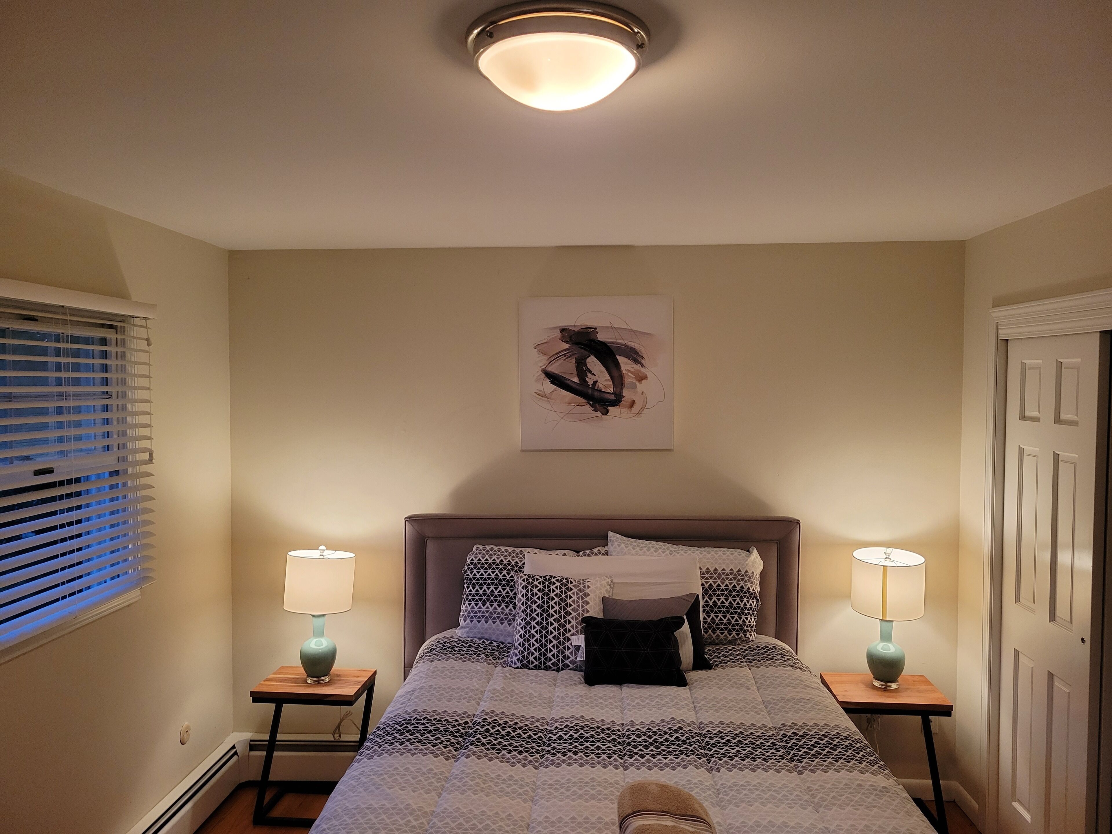 3 bedrooms, desk, iron/ironing board, WiFi (free)
