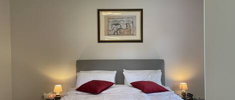 1 غرفة نوم ومكواة/لوح كي وواي فاي مجانًا وملاءات أسرّة