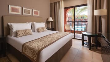 Superior, Queen or Twin Bed (Garden View or Pool View) | Minibar, caja fuerte, mobiliario individual