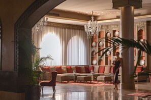 Lobby lounge