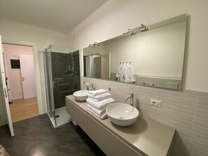 Handdukar, tvål, schampo och toalettpapper