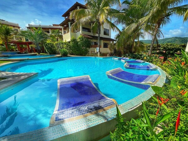 حمّام سباحة خارجي