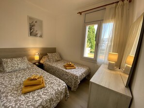 3 slaapkamers, een bureau, reisbedje, gratis wifi