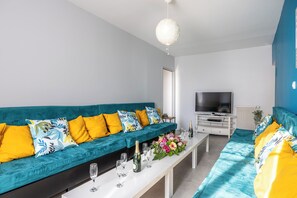 TV, fireplace, table football, ping pong
